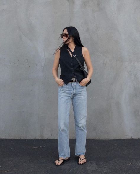 Denim Waistcoat Outfit Woman, Black Waistcoat Outfit Women, Blazer Vest Outfits For Women, Black Waistcoat Outfit, Waistcoat Outfit Women, Vintage Chic Fashion, Denim Pants Outfit, Waistcoat Outfit, Vest Outfits For Women