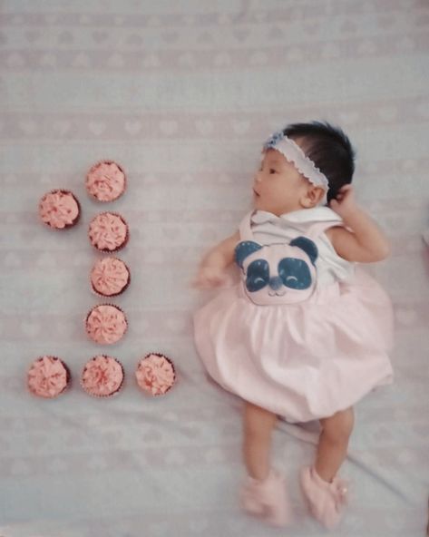 1month Birthday Cake, Baby 1month Photography, 1 Month Birthday Photo Ideas, Monthly Cakes For Baby Girl, Monthly Cakes For Baby Boy, One Month Cake Baby Girl, One Month Cake Baby Boy, 1 Months Baby Photoshoot, 1 Month Cake Ideas