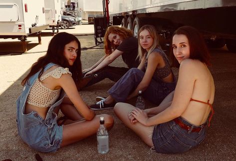 Sydney Sweeney on Instagram: “📽 @onceinhollywood in theaters now” Harley Quinn Smith, Abercrombie Girls, In Theaters Now, The White Album, Margaret Qualley, Sydney Sweeney, Young Actresses, Movies Outfit, Trailer Park