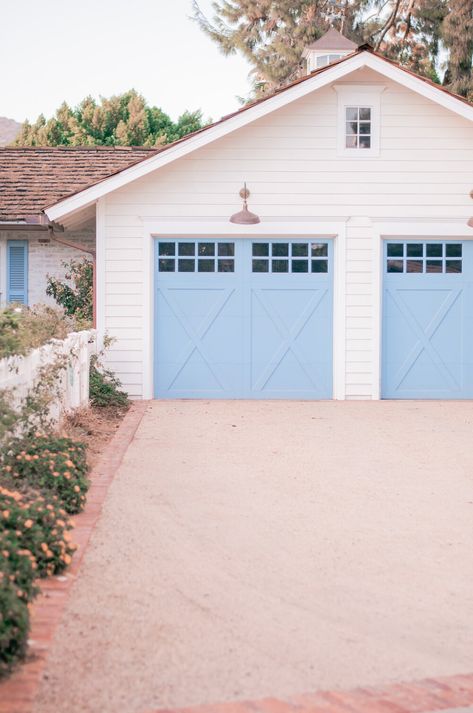 Baby Blue Front Door, Colorful Garage, Blue Garage Door, Craftsman Style Garage Doors, Arcadia Phoenix, Blue Garage, Garage Door Types, Craftsman Homes, Ranch Homes