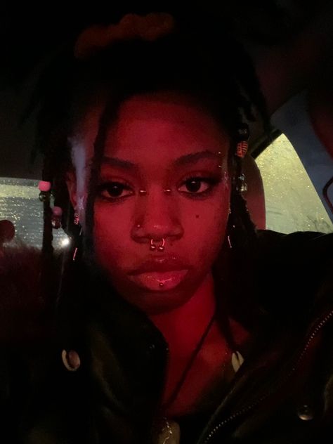 Labret Piercing Black Woman, Bridge Piercing Black Women, Dream Piercings, Pretty Piercings, Vertical Labret Piercing, Vertical Labret, Bridge Piercing, Piercing Inspo, Face Piercings