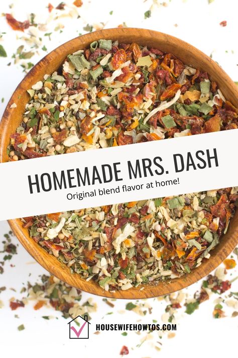 Yearning for the traditional Mrs. Dash seasoning and salt-free flavor? Discover how to create your own version at home for just a few cents. It's uncomplicated and tastes much fresher! How To Season Food, Mrs Dash Seasoning Diy, Salt Free Seasoning Blends, Dry Mixes Make Your Own, Homemade Seasoning Mixes, Diy Spice Blends, Rib Seasoning, Herb Salt Recipe, Mrs Dash Seasoning