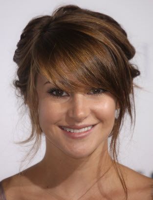 shailene woodley has perfect bangs. Perfect Bangs, Swept Bangs, Side Swept, Short Hair Updo, George Clooney, Hair Envy, Love Hair, Great Hair, Jennifer Aniston