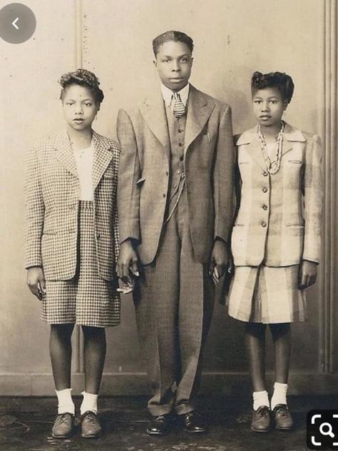 A young Katherine Jackson (right), matriarch of The Jackson Family, with her Father and younger Sister.  Prince Albert Scruse (1907 – 1997)  Hattie Mae Whitehead (Scruse) (1931 - 1979) Janet Jackson Baby, Jermaine Jackson, Photos Rares, Michael Jackson Rare, Photos Of Michael Jackson, Mtv Awards, Michael Jackson Pics, Jackson 5, Jackson Family