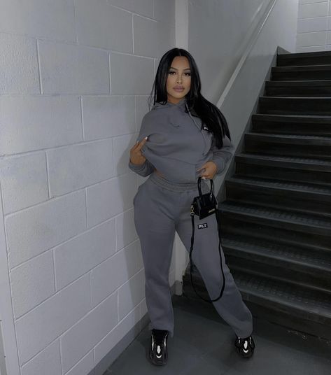 Plt Tracksuit, Plt Outfit Ideas, Lounge Wear Black, Tracksuit Outfit, 70s Outfits, Cold Outfits, Chill Outfits, Cute Swag Outfits, Cute Simple Outfits