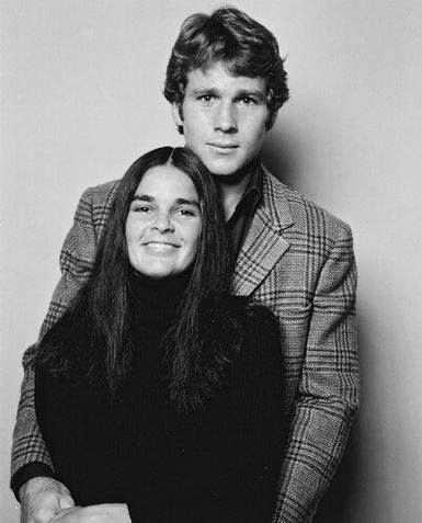 Oliver Barrett IV (Ryan O'Neal) and Jenny Cavilleri (Ali MacGraw) in Love Story, 1970 Ali Macgraw Love Story, Ali Mcgraw Style, Ali Mc Graw, Female Movies, Love Story Film, Love Story 1970, Love Story Movie, Ali Mcgraw, Ryan O Neal