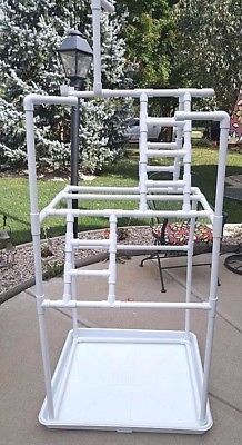 Homemade Bird Toys, Parrot Play Stand, Diy Bird Cage, Diy Bird Toys, Parrot Stand, Pet Bird Cage, Bird Barn, Parrot Perch, Betta Tank