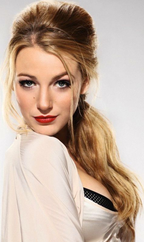 Grils Pic, Pregnancy Hairstyles, Black Lively, Blake Lively Family, Blake Lovely, Blake Lively Style, Makeup For Blondes, Long Blonde, Blonde Bombshell