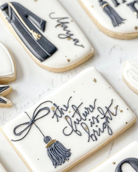 Graduation Cookie Ideas 2023, Custom Decorated Cookies, Graduation Cookie Ideas High School, Pre K Graduation Cookies, Boho Graduation Cookies, Class Of 2024 Cookies, Preschool Graduation Cookies, Graduation Cookies 2023, Grad Cookies Decorated