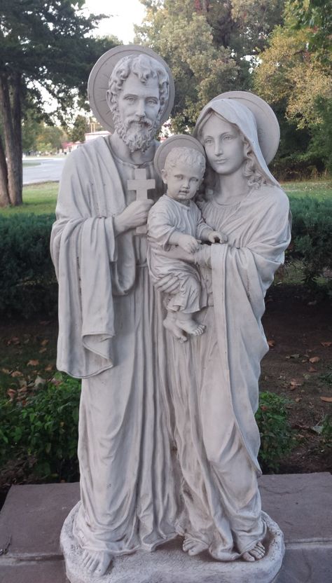 St Joseph Statue, Images Of Mary, Jesus And Mary Pictures, Blessed Mother Mary, Holy Family, Catholic Art, St Joseph, Blessed Mother, Sacred Art