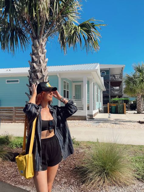 Black Trucker Hat Outfit, Bass Pro Shop Hat Outfit, Sweat Short Set, Bruh Girl Outfits, Bruh Girl, Trucker Hat Outfit, Bass Pro Shop Hat, Casual Beach Outfit, Beach Girl Aesthetic