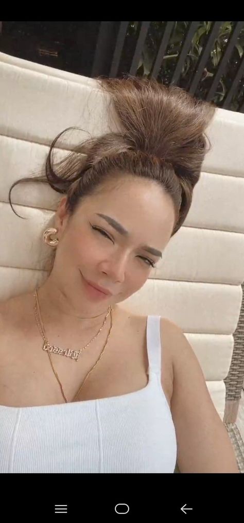 Nora Danish Payung, Nora Danish Tumblr, Zarina Anjoulie, Kpop Armpit, Mira Filzah Free Hair, Nora Danish, Seluar Ketat, Hot Dresses Tight, Beautiful Muslim Women