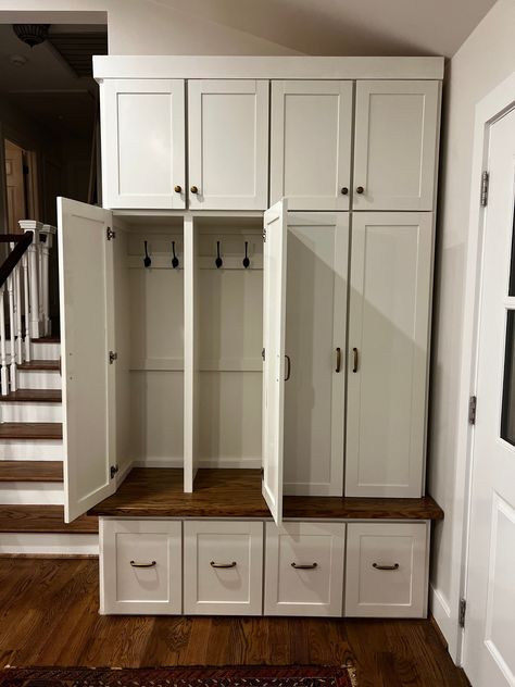 Drop Space Ideas, Entrance Lockers, Mudroom Locker Ideas, Mudroom Entryway Storage, Small Drop Zone Ideas, Mudroom Storage Cabinet, Farmhouse Hall Tree, Drop Zone Ideas, Farmhouse Hall Trees