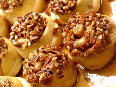 Schnecken (Sticky German Cinnamon Buns) (1) From: Food (2) Webpage has a convenient Pin It Button Cinnamon Buns Recipe, Sticky Bun, Cinnamon Bun Recipe, Jewish Cuisine, Buns Recipe, German Recipes, Sticky Buns, Bun Recipe, Bread Maker