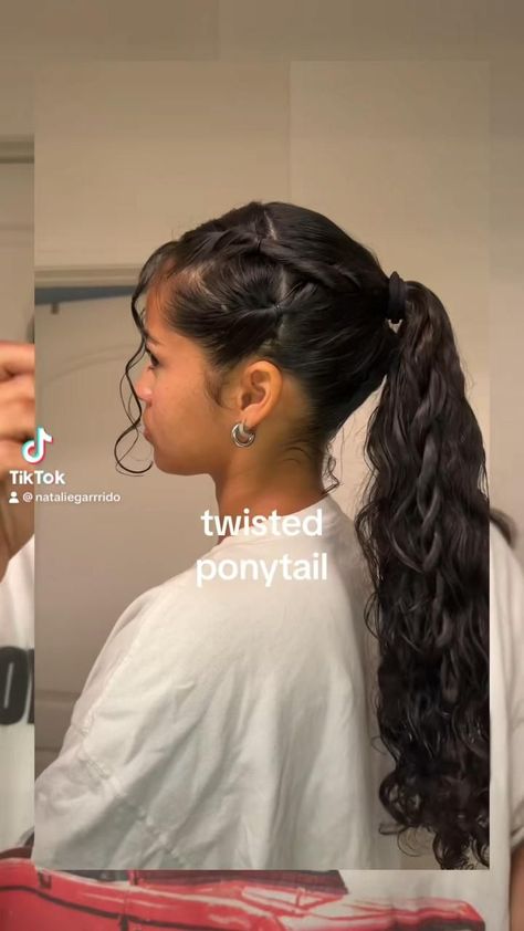 Ponytail Hairstyle Ideas, Curly Hair Ponytail, Curly Hair Beauty, High Ponytail Hairstyles, Mixed Curly Hair, Ponytail Hairstyle, Curly Hair Videos, Cute Curly Hairstyles, Hairstyles For Layered Hair