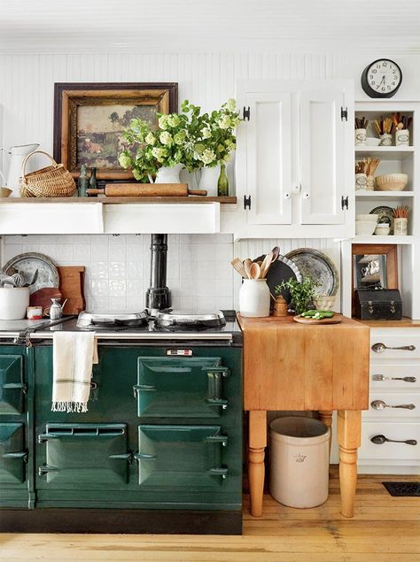 Maker Monday: Rikki Snyder Diy Home Decor For Apartments, Farmhouse Decor Kitchen, Interior Vintage, Rustic Farmhouse Kitchen, Rustic Kitchen Decor, Kitchen Decorating, Farmhouse Decor Living Room, Diy Farmhouse Decor, Farmhouse Style Kitchen