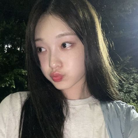 Lara Dreamnote, Ulzzang Girl Selca, Fall Background Wallpaper, Forever My Girl, Dream Note, Korean Face, Snap Friends, Ethereal Makeup, Uzzlang Girl