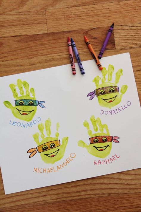 Ninja Turtle Crafts, Superhero Crafts, Turtle Crafts, Ninja Turtle Birthday, Toddler Arts And Crafts, Summer Movie, Grasshoppers, Footprint Art, Ninja Turtles Art