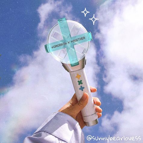 { 𝚗𝚒𝚌𝚘𝚕𝚎 } on Instagram: “A filler post oops. But I’m so happy because my TXT Light stick is here! Even though there aren’t any concerts happening, I’m so excited…” Txt Light Stick, Aesthetic Lightstick, Concert Lights, Txt Aesthetic, Moa Collection, Im So Happy, Im So Excited, Light Stick, Kpop Merchandise