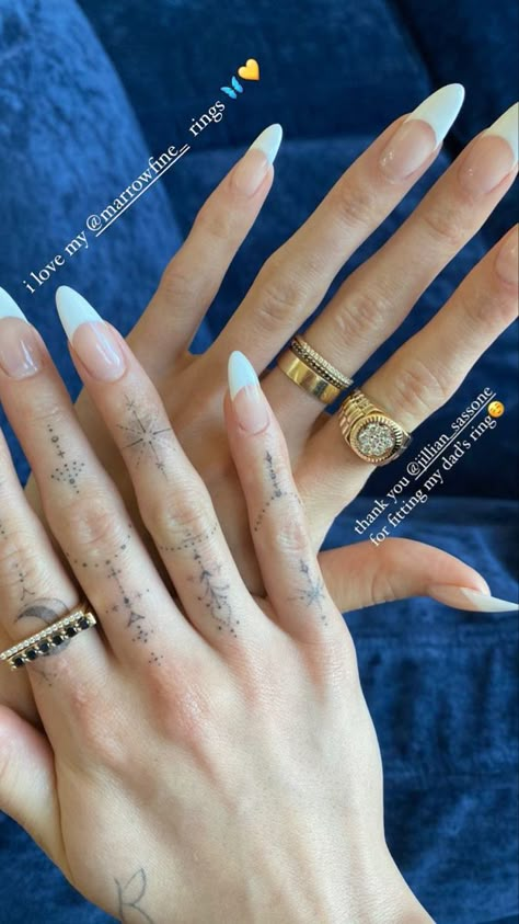 Side Hand Tattoos, Paris Tattoo, Paris Berelc, Small Girly Tattoos, Hand And Finger Tattoos, Petite Tattoos, Hand Tattoos For Women, Stylist Tattoos, Small Hand Tattoos