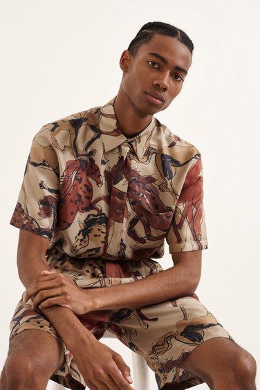 Stella McCartney Spring 2020 Menswear Fashion Show Collection Menswear 2020, Vogue Russia, Outfit Look, Young Fashion, Denim Branding, Menswear Collection, Fashion Show Collection, Vogue Paris, Paris Fashion Week