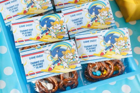 Sonic the Hedgehog Party | CatchMyParty.com Sonic The Hedgehog Birthday Party Snacks, Sonic Birthday Treat Table, Sonic Party Food, Sonic Snack Table, Sonic Themed Food, Sonic Rings Party, Sonic Birthady Table, Sonic Birthday Parties, Minion Cupcakes