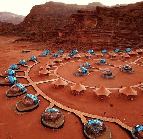 وادي رم, Desert Resort, Geodesic Dome Homes, Desert Dunes, Glamping Resorts, Urban Landscape Design, Petra Jordan, Resort Design, Wadi Rum