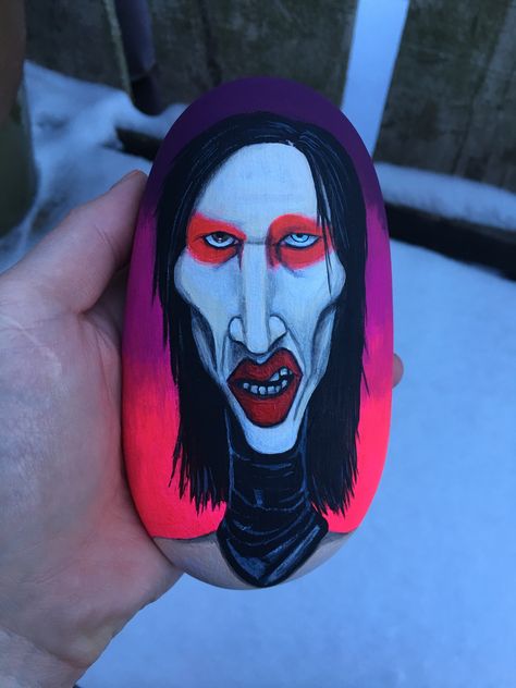 Marilyn Manson art rock painting Horror Movie Painted Rocks, Marilyn Manson Art, Rock Crafts Diy, Christmas Crafty, Scary Stuff, Stone Art Painting, Art Rock, Custom Nike, Painting Rocks