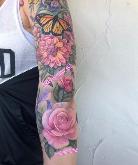 Pink Flower Tattoos For Women, Meadow Tattoo, Half Sleeve Tattoos Color, Butterfly With Flowers Tattoo, Floral Back Tattoos, Arte Aesthetic, Flower Wrist Tattoos, Mommy Tattoos, Roses Art