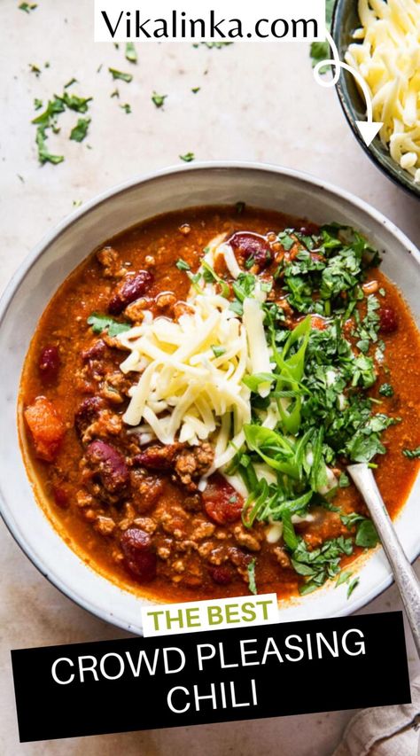 Beef and kidney beans are slowly cooked in a tomato sauce, seasoned with warming spices of cumin, chilli, coriander and more. This crowd pleasing chili recipe is a one for the books! Chili Recipe Without Kidney Beans, Mediterranean Chili Recipe, Mediterranean Chili, Cooking Kidney Beans, Chili Spice Mix, Vikalinka Recipes, Chilli Soup, How To Cook Chili, Beef Chili Recipe