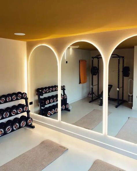 Small-Space Home Gym Ideas for a Compact Workout Room - Matchness.com Windowless Home Gym, Personal Gym Design, Girly Home Gym, Home Gym Lighting, Small Space Home Gym, In Home Gym, Home Gym Ideas Small, Gym Shed, Modern Home Gym