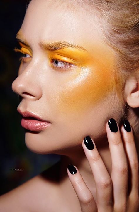 Editorial Make-up, Fashion Editorial Makeup, Mekap Mata, Yellow Makeup, Avant Garde Makeup, Glossy Makeup, Smink Inspiration, Runway Makeup, Beauty Make-up