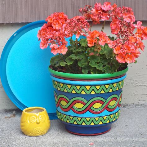 Mexican Painted Pots Diy, Mexican Painted Pots, Terracotta Pots Ideas, Painting Pots Ideas, Painting Terracotta Pots, Mexican Pots, Mexican Flower Pots, Painted Terracotta Pots, Painting Pots