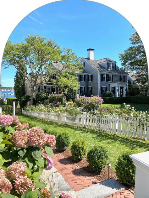 Costal Grandma House Exterior, House In Massachusetts, Nantucket Mom Aesthetic, Nantucket Aesthetic House, Nantucket Shops, Nantucket Summer Aesthetic, Nantucket Wedding Aesthetic, Hamptons Shopping, Nantucket Lifestyle