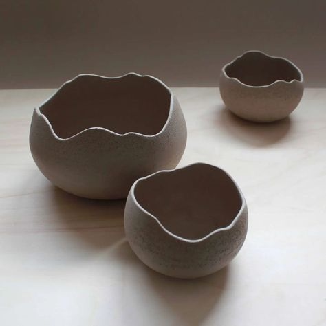 Handmade Bowls Pottery, Pinch Bowls Ceramics, Soft Slab Ceramics, Pinching Pottery, Asymmetrical Pottery, Pottery Training, Ceramic Candles, Love Ceramic, Ceramics Pottery Bowls