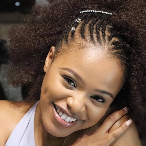 Natasha Thahane, South African Celebrities, Black Art Pictures, Role Model, African Beauty, Beautiful Black Women, South African, Black Art, Role Models