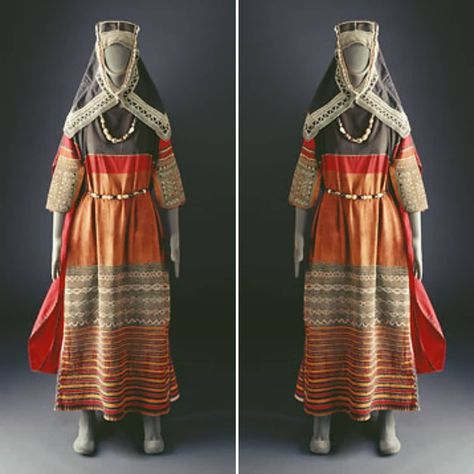 Traditional Middle Eastern clothing. Part 1.  #Jahdaly Tribe.  Jahdaly women’s clothing is made of locally dyed red and brown imported… Mediterranean Attire, Birds Reference, Middle East Clothing, Middle Eastern Clothing, Arabian Clothing, Random Oc, Eastern Fashion, Western Outfits Men, Character Fashion