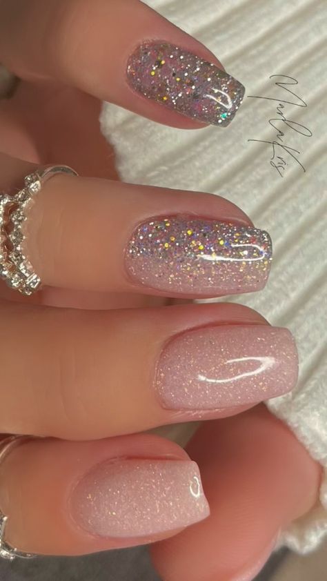 marlakris_dips on Instagram: Vertical glitter ombré with dip powder ✨ this glitter stole my whole princess heart 💞 (Tutorial on my YouTube channel - link in bio!)… Ombre Nail With Glitter, Ombre Nails How To Do, Dip Powder Nails Glitter, Nude Ombre Nails With Glitter, Uñas Dip Powder, Powder Dipped Nails Ideas Summer, Ombre Dip Powder Nails, Glitter Dip Powder Nails, Sns Dipping Powder Nails