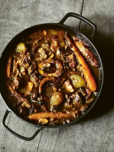 Whole Beef Shin with Red Wine, Carrots and Little Onions Beef Shin Recipes, Gill Meller, Beef Shin, James Martin Recipes, Tv Chefs, Nigella Lawson, James Martin, Beef Dishes, Stew Recipes