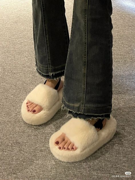 Fluffy Shoes, Cute Pajama Sets, Kawaii Shoes, Cute Slippers, Cute Sneakers, Cute Pajamas, Boring Clothes, Winter Aesthetic, Dream Shoes