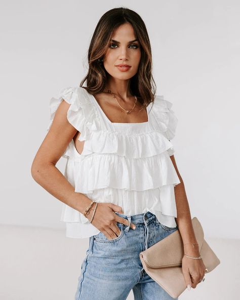 Detail: Sleeveless Square neckline Tiered top Size Available:: Size Bust Length S 90cm/35.4'' 61cm/24'' M 94cm/37'' 62cm/24.4'' L 98cm/38.5'' 63cm/24.8'' Tiered Top Outfit, Fancy White Tops, Ruffle Tops Outfit, Preppy Tops, Classic White Dress, Tiered Tops, Senior Picture Outfits, Church Outfits, White Solid