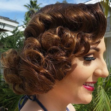 Vintage Curly Bob Hairstyle Level 3 Hair, Vintage Short Hair, Old Fashioned Hairstyles, Sweethearts Hair, Vintage Haircuts, Retro Bob, Rockabilly Hairstyles, Vintage Hair Styles, Old Glamour