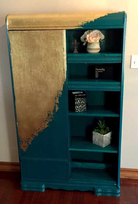 This waterfall wardrobe was converted to a bookcase. It was painted with #BluePeacock SherwinWilliams paint and then #GoldLeaf was added. I love the way this project turned out! Retro Wardrobe Makeover, Funky Painted Bookshelf, Waterfall Wardrobe, Wardrobe Upcycle, Waterfall Furniture, Painted Bookshelves, Flip Ideas, Furniture Upcycle, Upcycled Furniture Diy