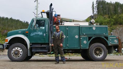 Just Listen to This Extremely Remote Canadian Mechanic Talk About His Work Truck Mechanics Service Truck, Truck Mechanic, Service Truck, Boom Truck, Garage Accessories, Sell Car, Work Truck, Car Guys, Going Home