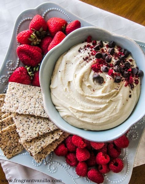 Vegan Recipes Dessert, Dessert Hummus Recipe, Protein Vegan Recipes, Chocolate Hummus, Hummus Recipes, Dessert Hummus, Healthy Bowl, High Protein Vegan Recipes, Cheesecake Dessert