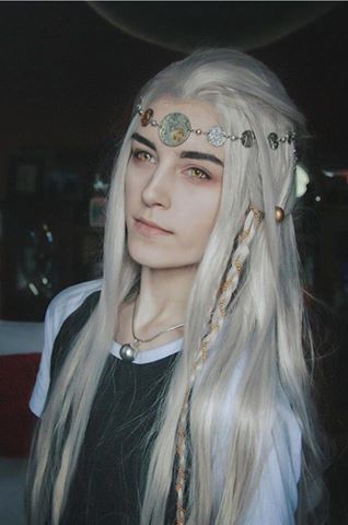 ♥ ♥ ♥ God Of Healing, White Hair Men, Male Elf, Long White Hair, Fashion Make Up, Hair Reference, Long Hair Styles Men, White Hair, Tolkien