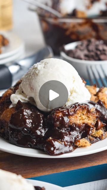 Kelsey | Food Blogger on Instagram: "Chocolate Chip Cookie Cobbler…🤯 If you’ve got a sweet tooth (or like anything chocolate), this recipe is made for YOU! Watch how easy it is!

💕Comment “recipe” and I’ll send it right over!

#recipeshare #recipeoftheday #dessert #cobbler #chocolatelover #lavacake #cookiedough #chocolatechipcookies #foodblogger #dessertporn #chocolate" Chocolate Chip Cookie Cobbler, Cookie Cobbler, Dessert Cobbler, Sticky Pudding, Chocolate Dessert, Lava Cakes, Pie Dessert, Chocolate Chip Cookie, Send It