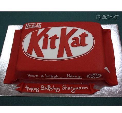 Kit-Kat  Instagram: @ cake Second Birthday Cakes, Kitkat Cake, Kit Kat Cake, Kit Kat Bars, Baby Tummy Time, Chocolate Cake Designs, Dad Birthday Cakes, Glass Bottle Diy, Cake Decorating Designs