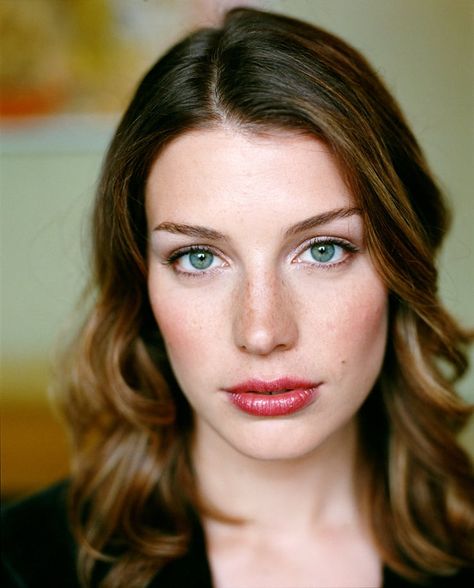 Megan Draper, Jessica Pare, Clear Spring, Celebrity Photography, Models Makeup, Spring Makeup, Bright Spring, Celebrity Portraits, People Magazine