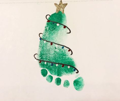 Christmas Crafts For Kids At School For Parents, Toddlers Painting Ideas, Baby Paint Christmas Craft, Christmas Crafts One Year Old, Christmas Crafts To Give Grandparents, Christmas Card Baby Diy, Christmas Paint Ideas For Kids, Newborn Crafts Christmas, Baby Hand Print Christmas Cards